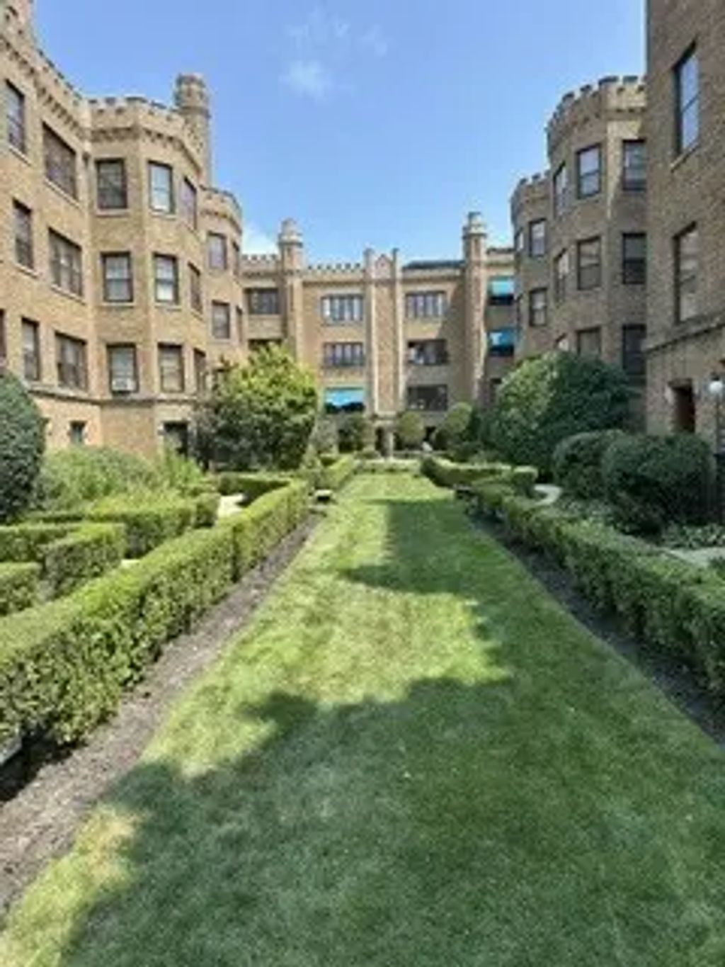 2432 W Greenleaf Avenue 2, Chicago, 60645