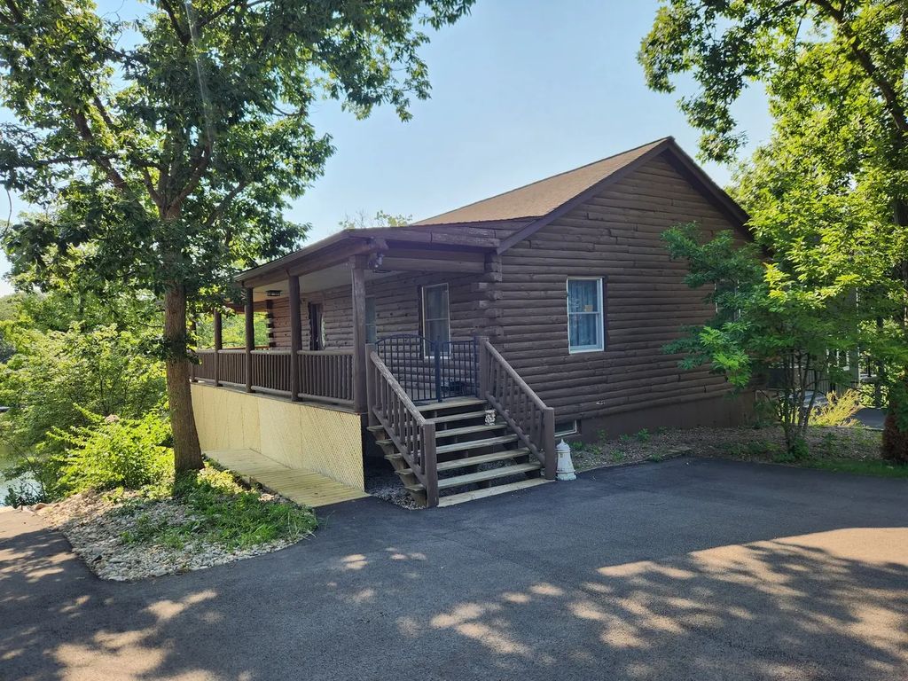24 Magnolia Drive, Putnam