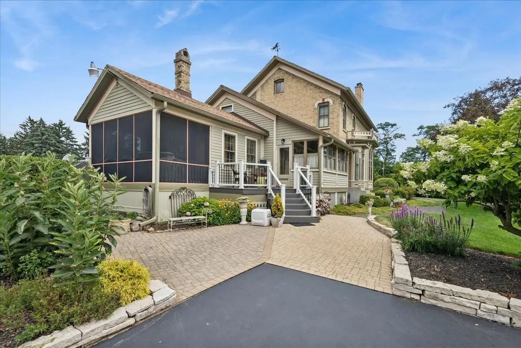 346 Sheridan Road, Winthrop Harbor