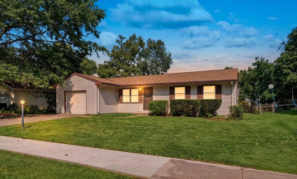 2306 Belmore Drive, Champaign