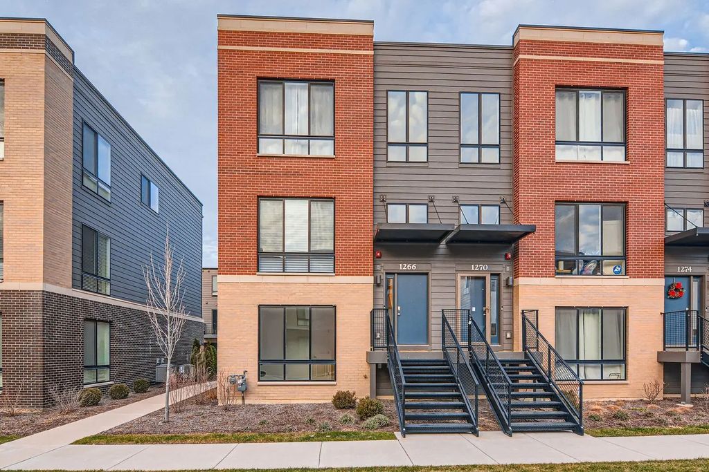 1266 Catalina Court, Schaumburg