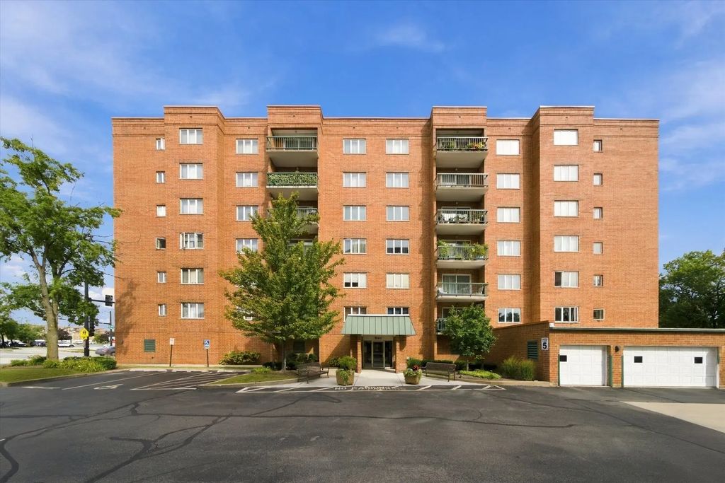 545 S River Road 505, Des Plaines