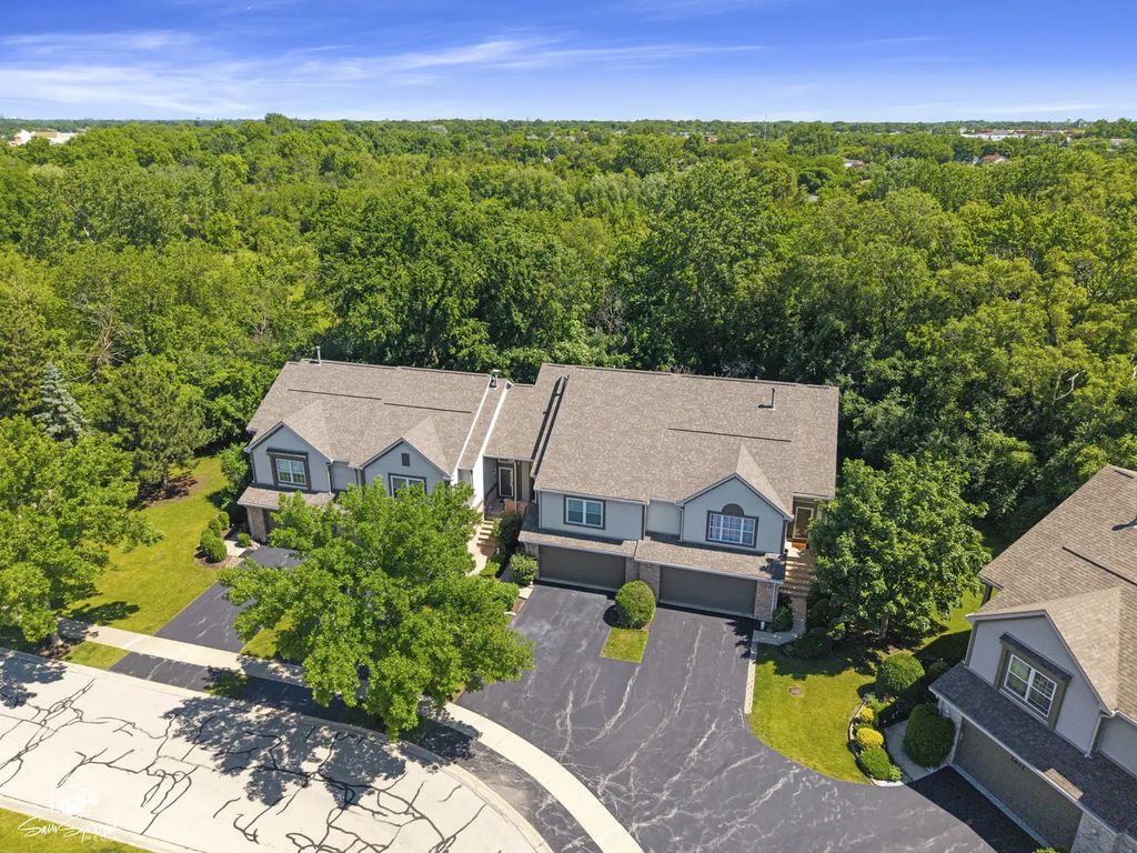 2605 Oxford Court, Darien