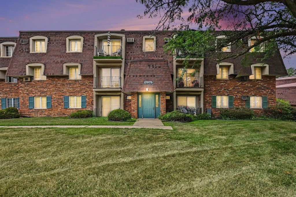 17975 Amherst Court 203, Country Club Hills