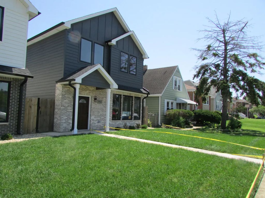 1743 N 34th Avenue, Stone Park
