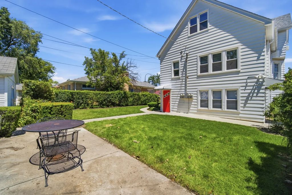 7314 N Crawford Avenue 2, Lincolnwood