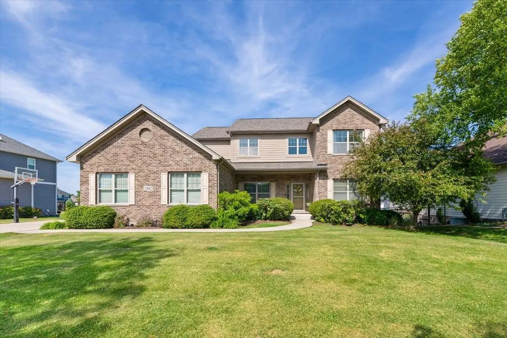 21042 Lakewoods Lane, Shorewood
