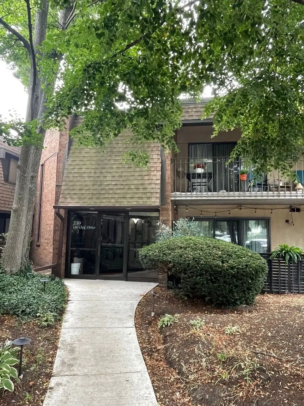 230 N Old Oak Drive 171, Buffalo Grove