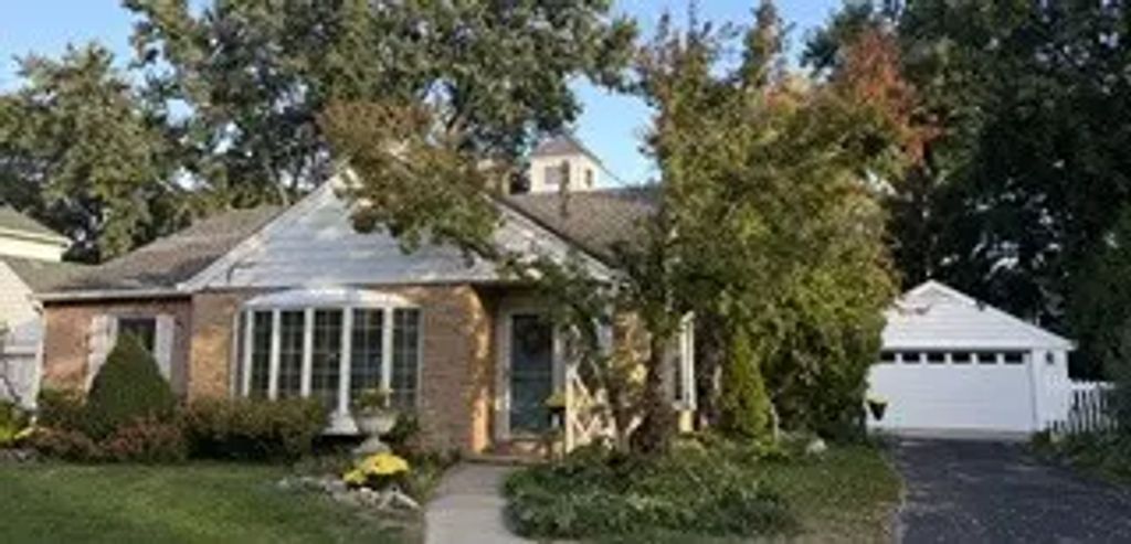 350 Ridgewood Avenue, Glen Ellyn