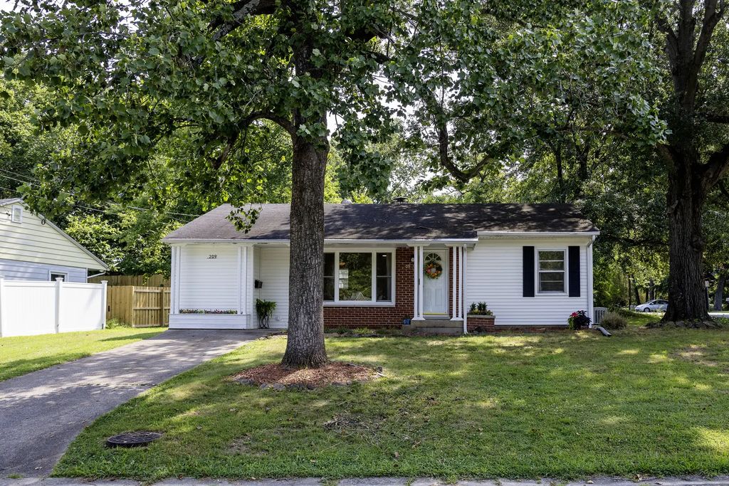 209 S Brook Lane W, Carbondale