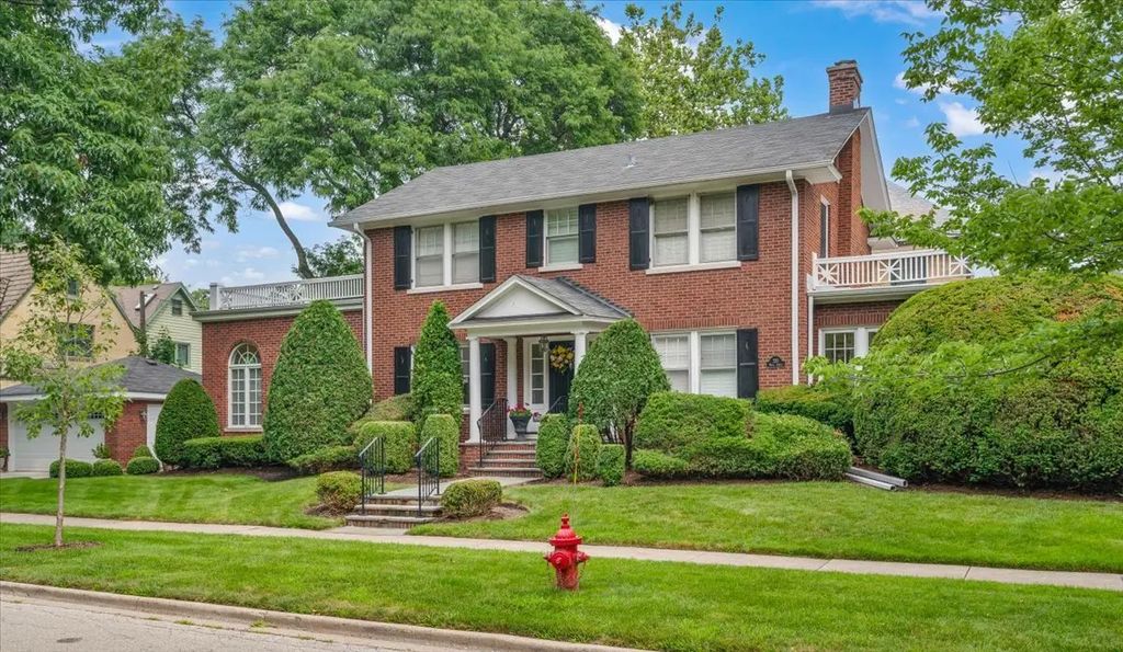 220 Maple Avenue, Wilmette, 60091