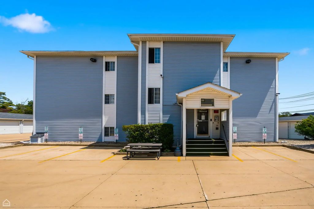 3130 W Monroe Street 107, Waukegan