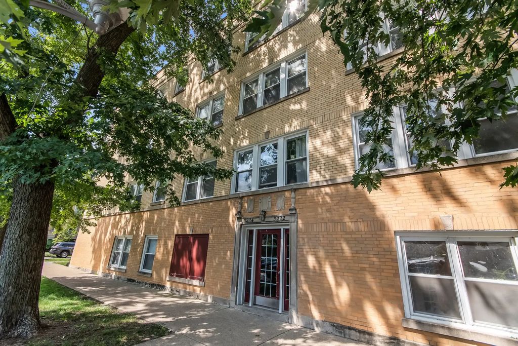 3222 W Berteau Avenue 1, Chicago