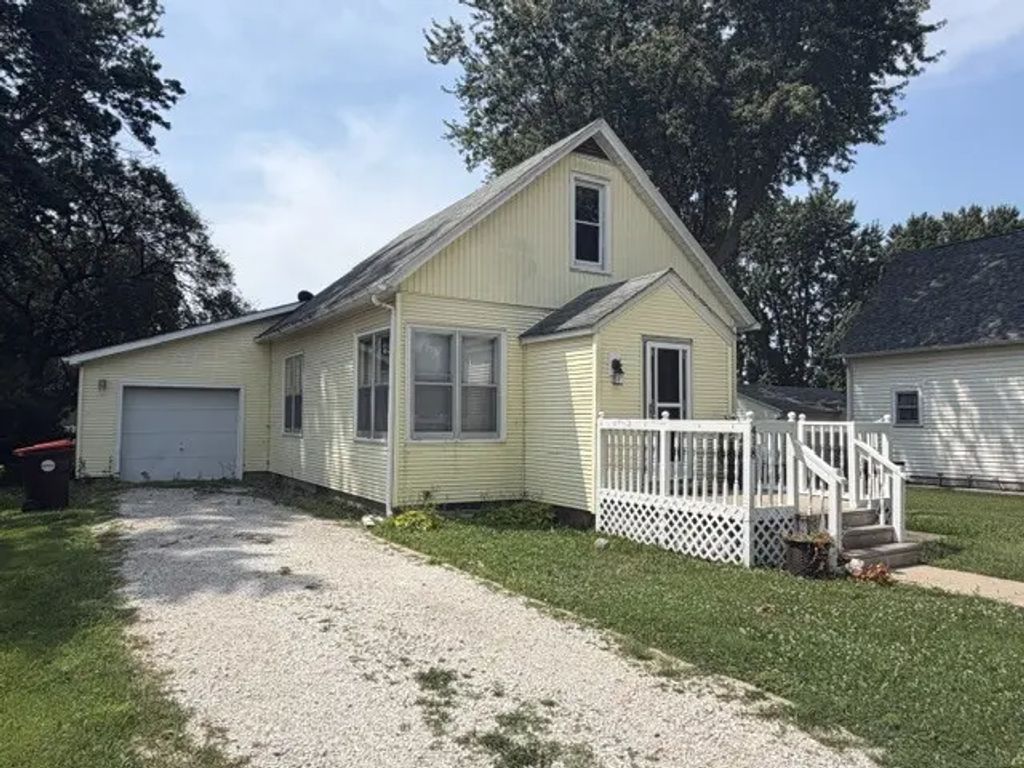 418 W Santa Fe Avenue, Toluca