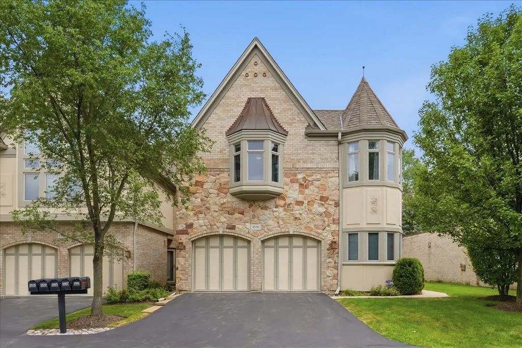 1591 S Paul Le Comte Court, Palatine