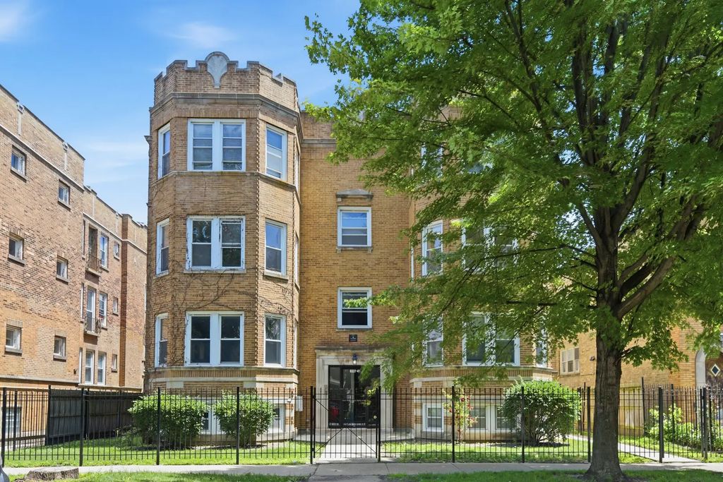 6341 N Oakley Avenue 2, Chicago, 60659