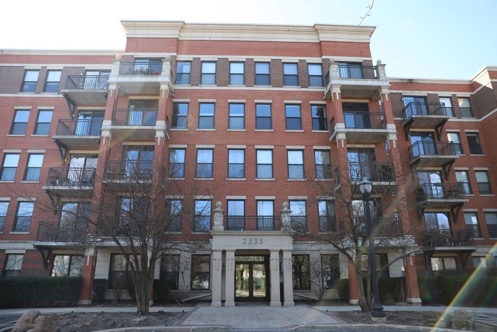 2335 W Belle Plaine Avenue 407, Chicago