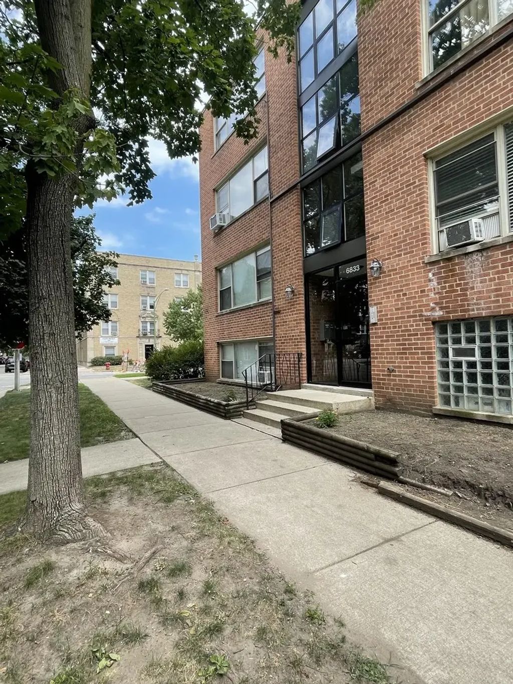 6833 N Oakley Avenue 3b, Chicago