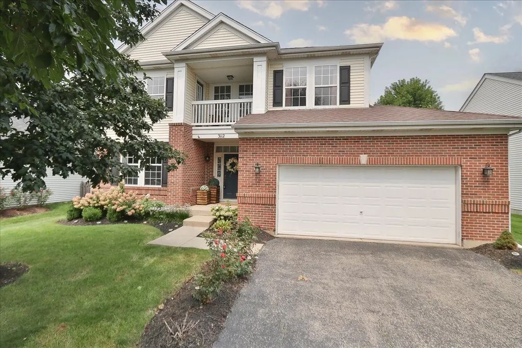 3112 Thunderbird Court W, Aurora
