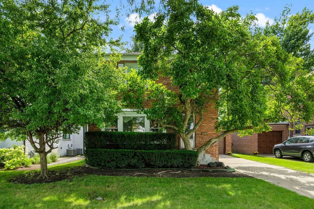 2907 W Bryn Mawr Avenue, Chicago