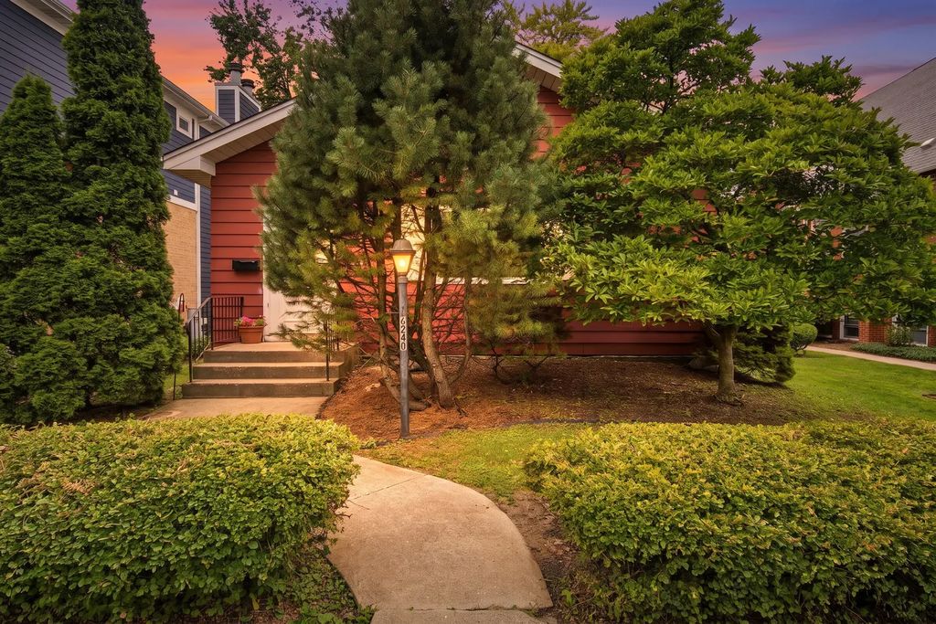 6240 N Avondale Avenue, Chicago