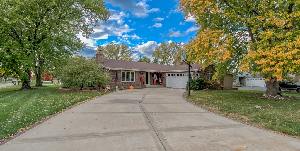 1605 S Regan Road, New Lenox