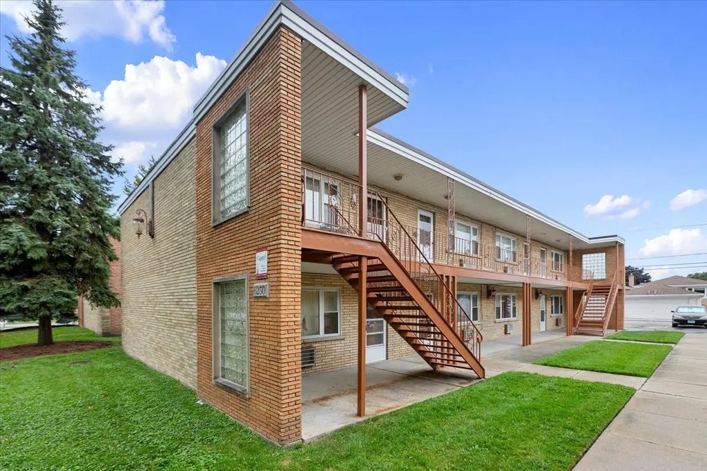 6250 W 64th Place 101, Chicago