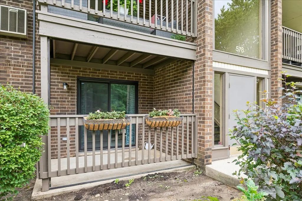 578 Somerset Lane 1, Crystal Lake