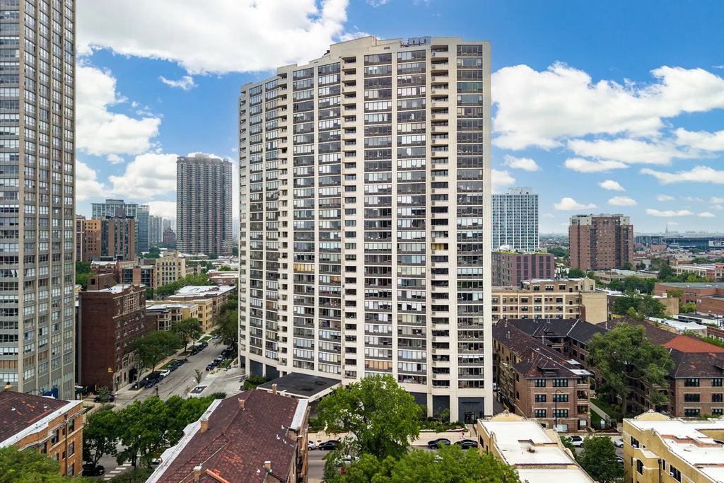 3930 N Pine Grove Avenue 1710, Chicago, 60613