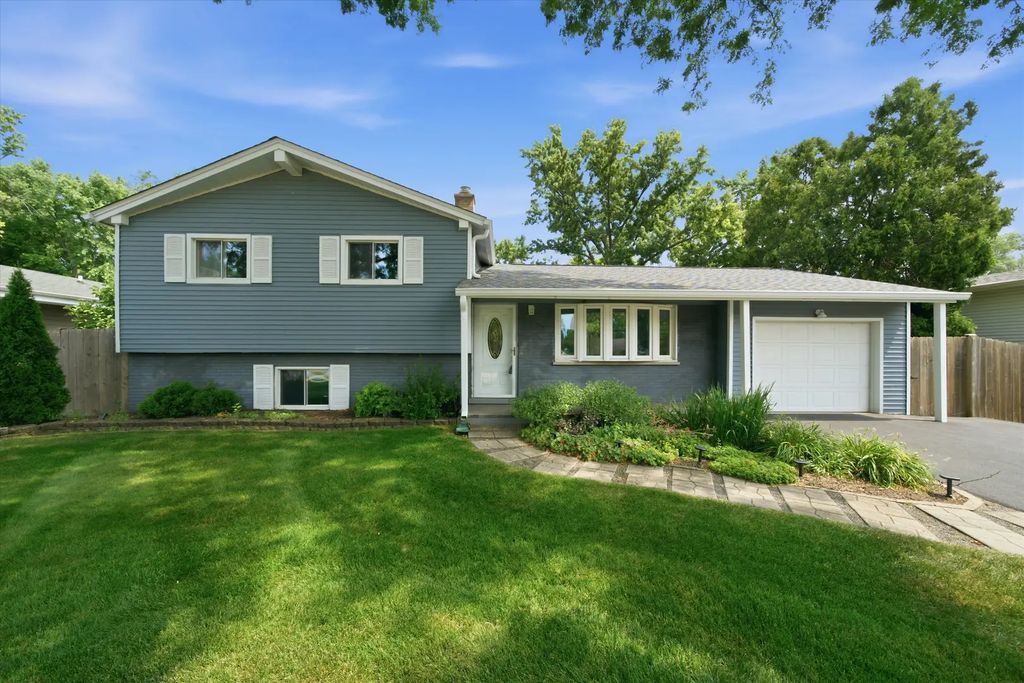 22w452 Sycamore Drive, Glen Ellyn