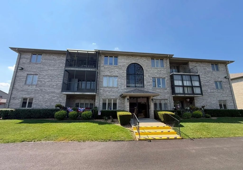 5117 139th Place 508, Crestwood
