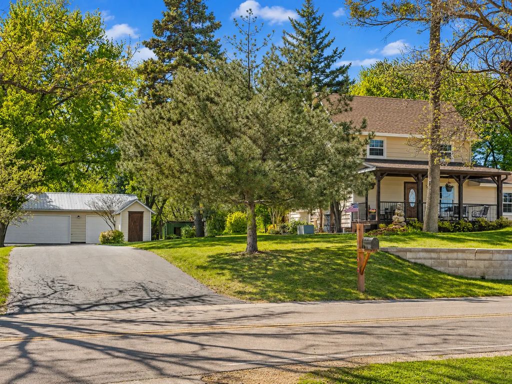9909 Winn Road, Spring Grove