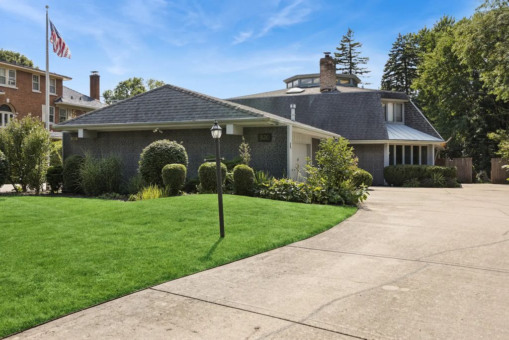 820 Ashland Avenue, River Forest