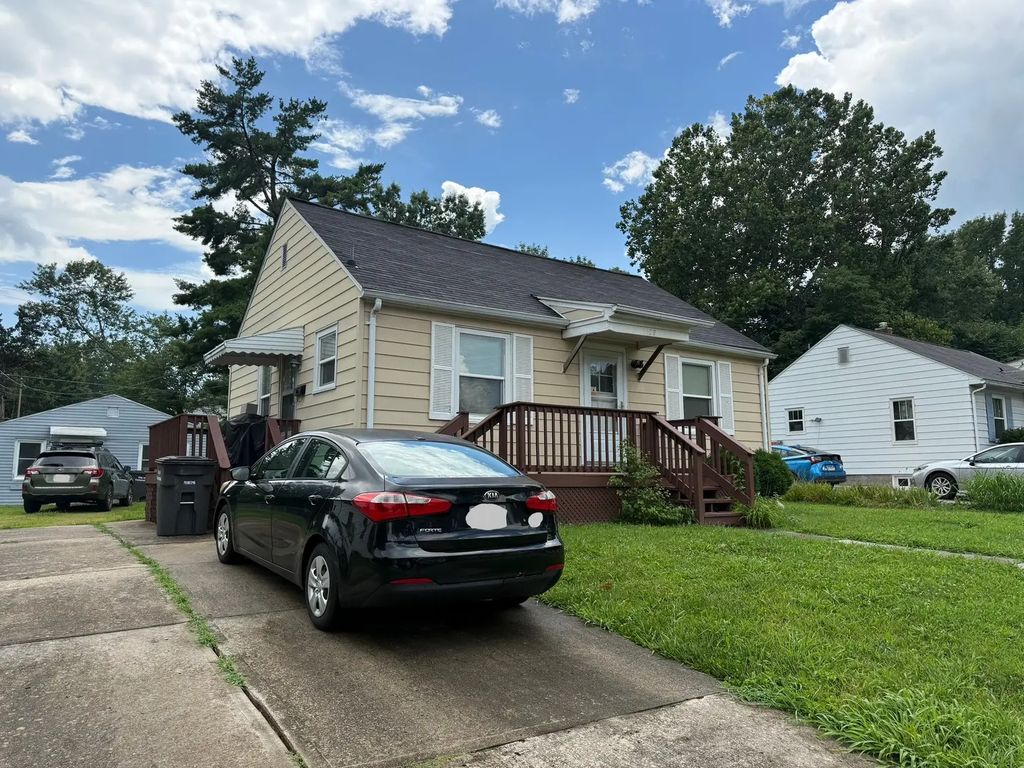 1109 W Walkup Avenue, Carbondale