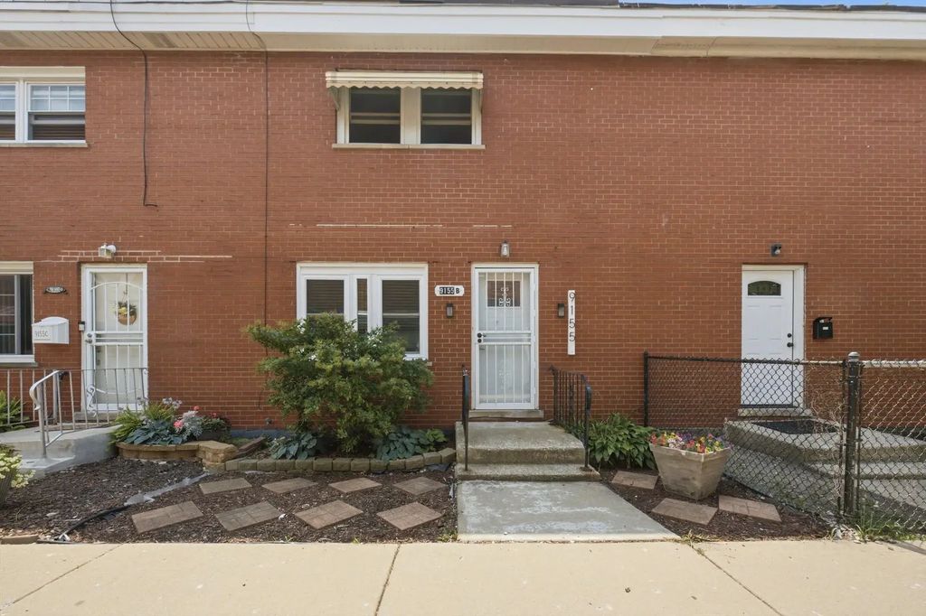 9155 S Cottage Grove Avenue B, Chicago