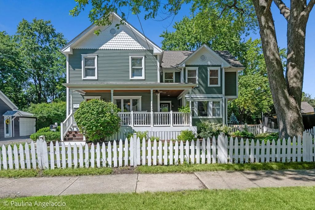 318 W Lake Street, Barrington