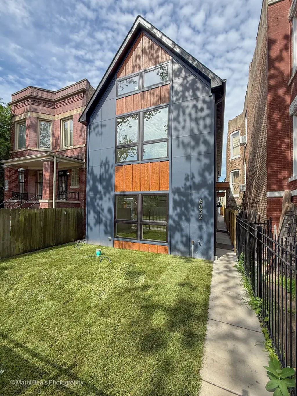 6852 S Langley Avenue, Chicago, 60637