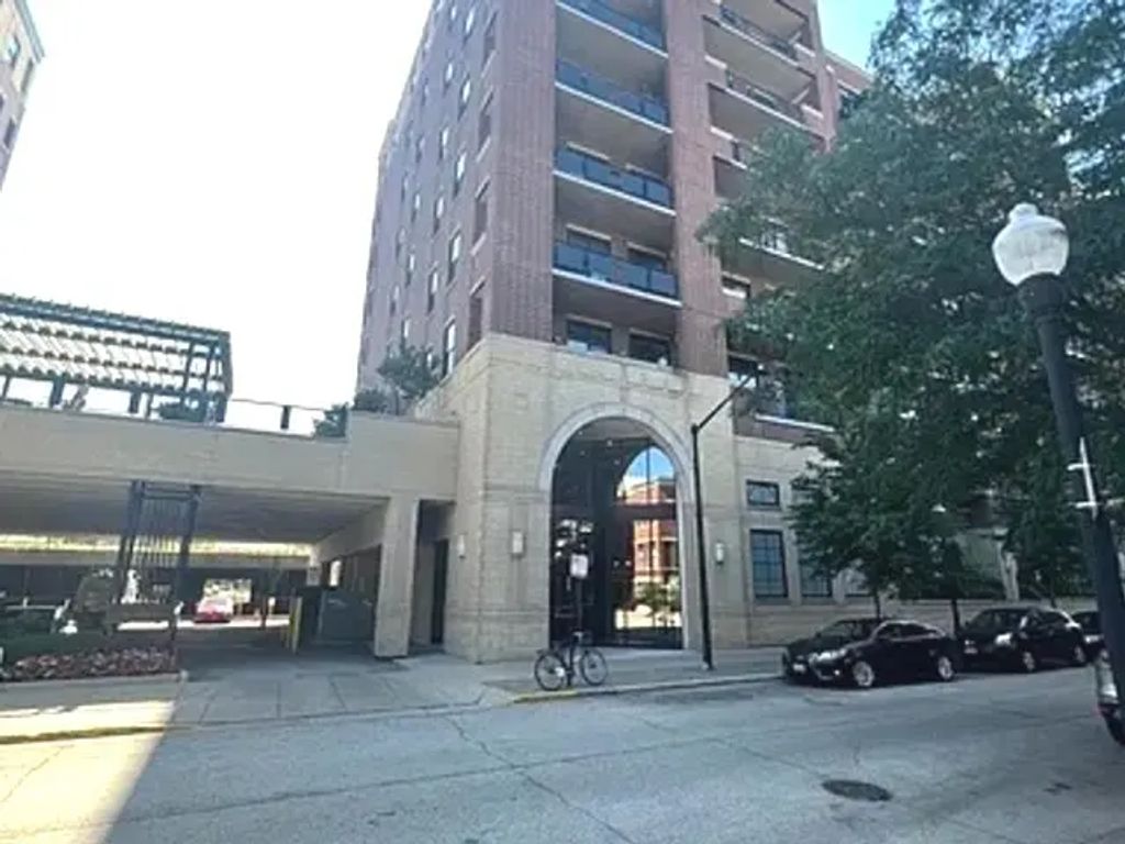 833 W 15th Place 814, Chicago
