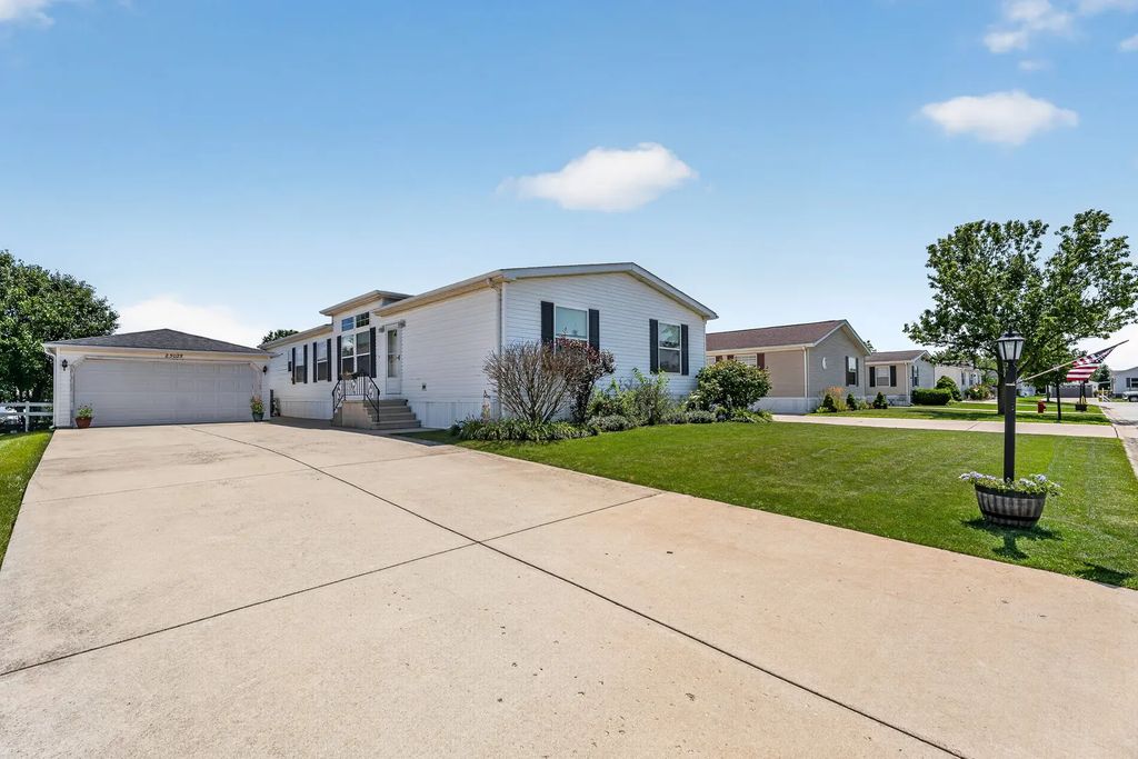 23025 Cog Hill Drive, Frankfort