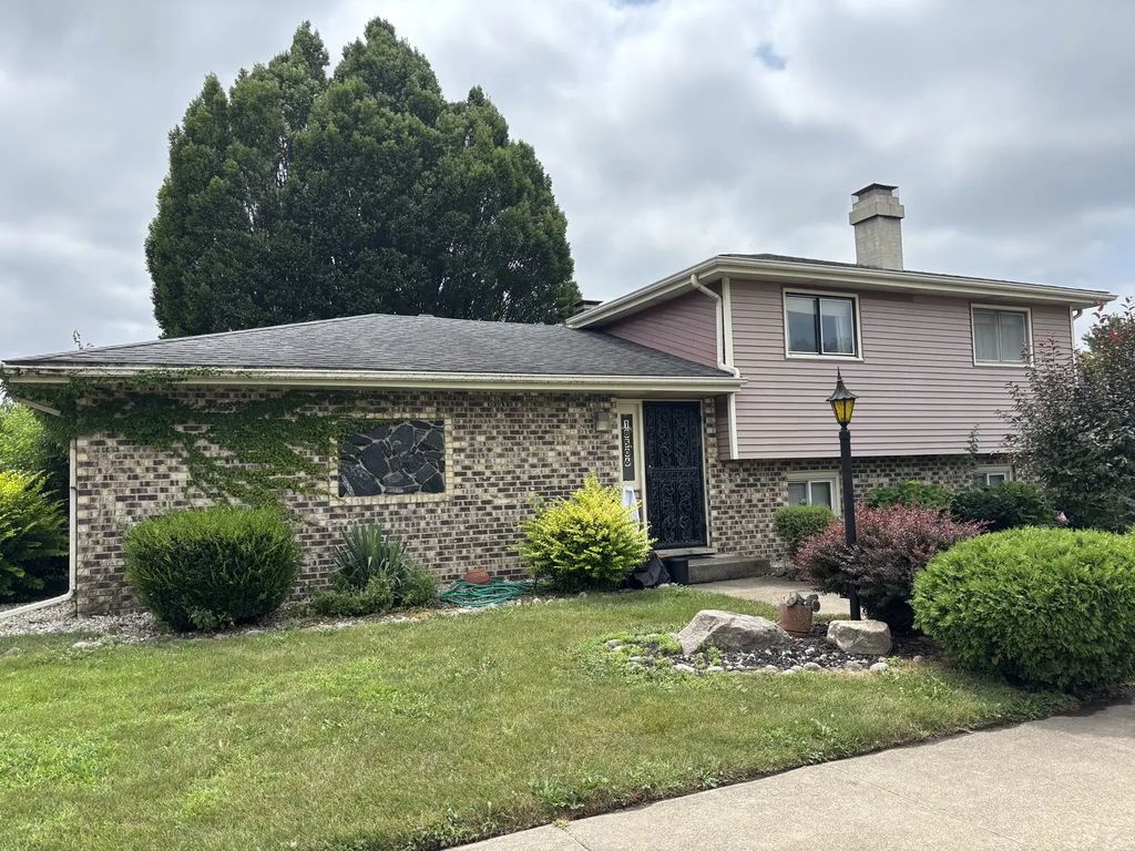 18506 Clyde Avenue, Lansing