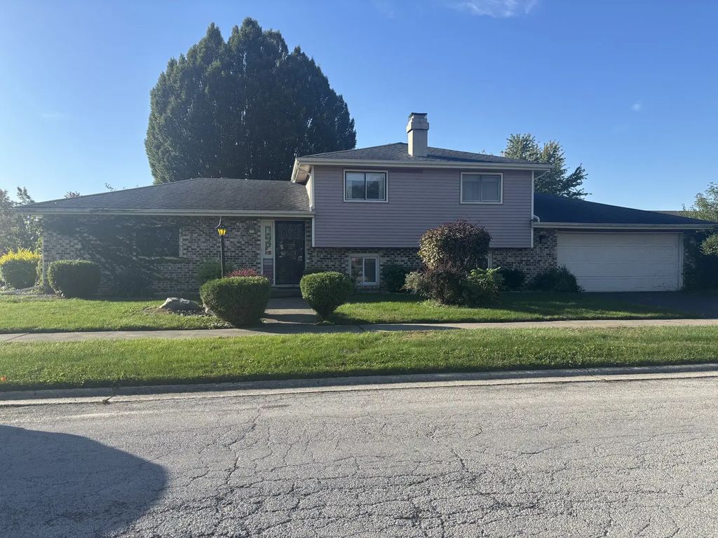 18506 Clyde Avenue, Lansing
