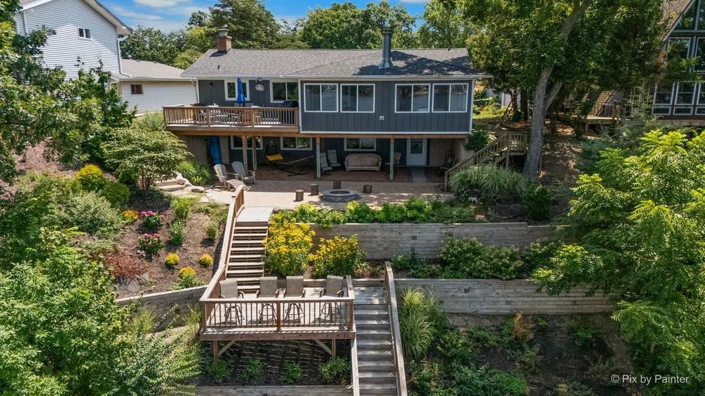 823 Holiday Drive, Lake Holiday