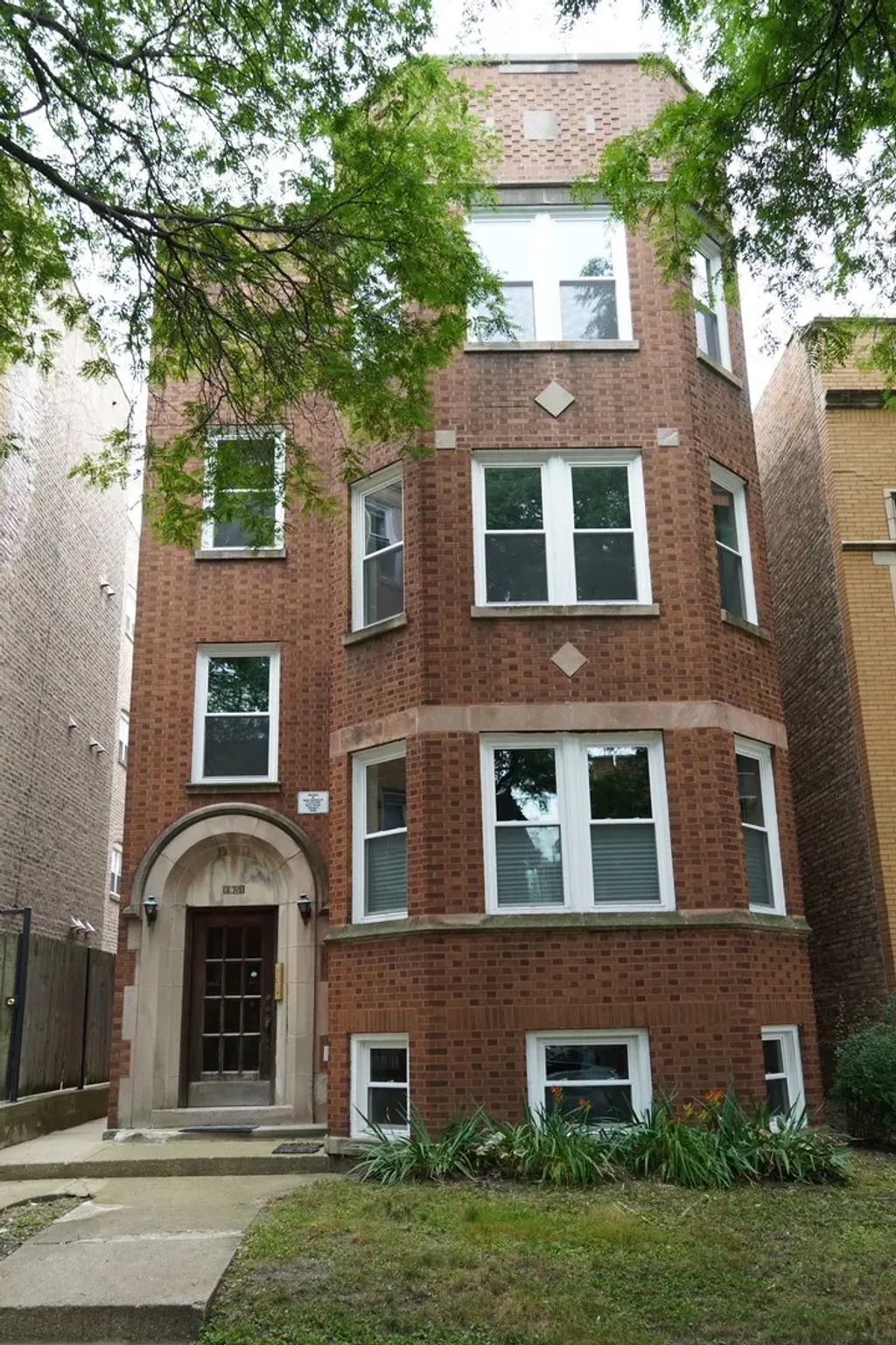 2051 W Arthur Avenue, Chicago, 60645