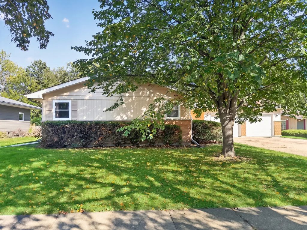 1616 Margaret Lane, DeKalb