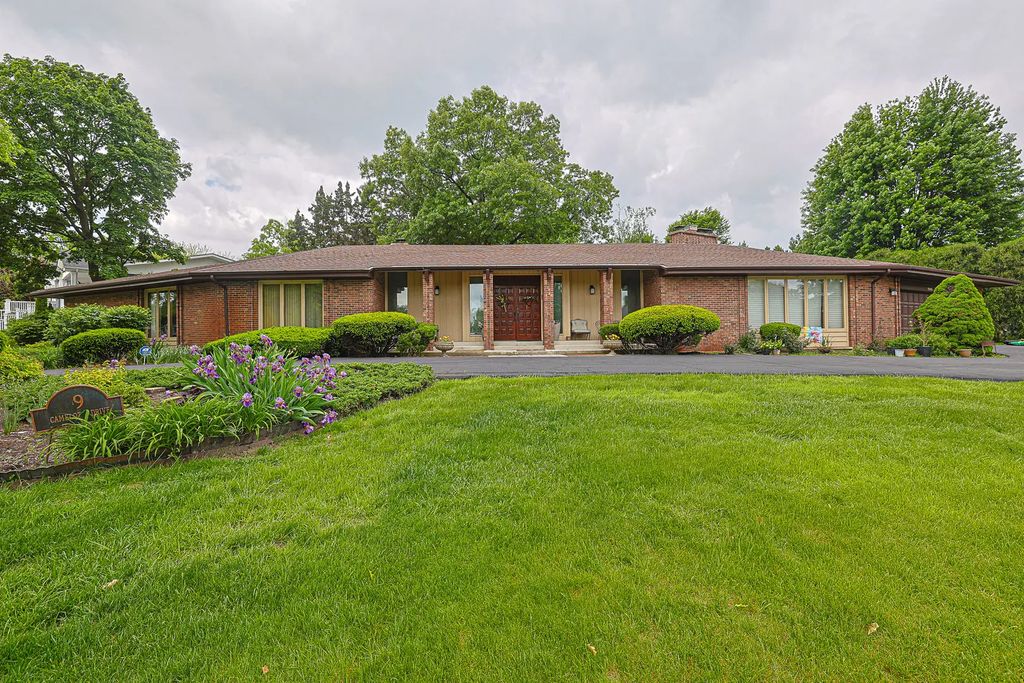 9 Camelot Drive, Oak Brook