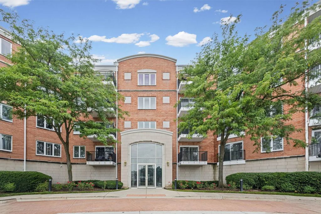 451 Town Place Circle 202, Buffalo Grove