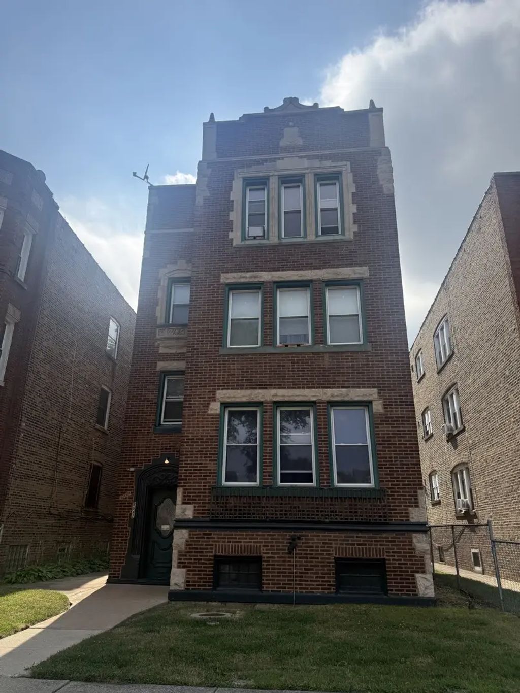 8942 S Blackstone Avenue, Chicago