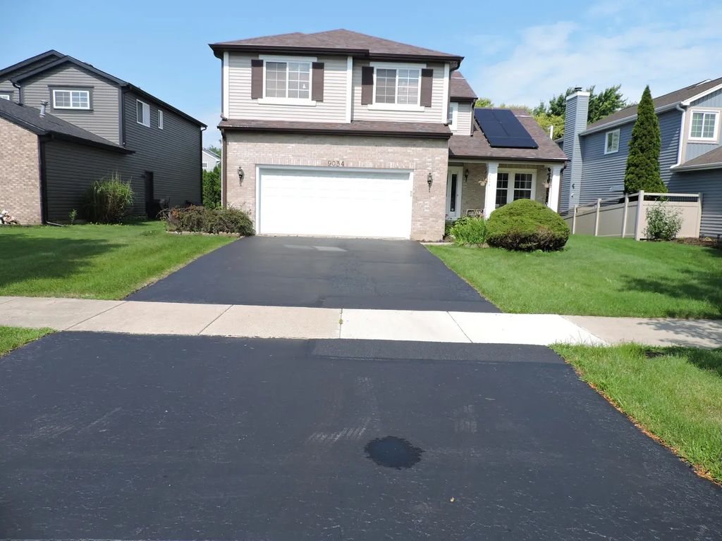 9034 Hillcrest Lane, Woodridge
