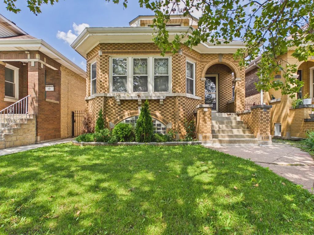 5242 W Schubert Avenue, Chicago