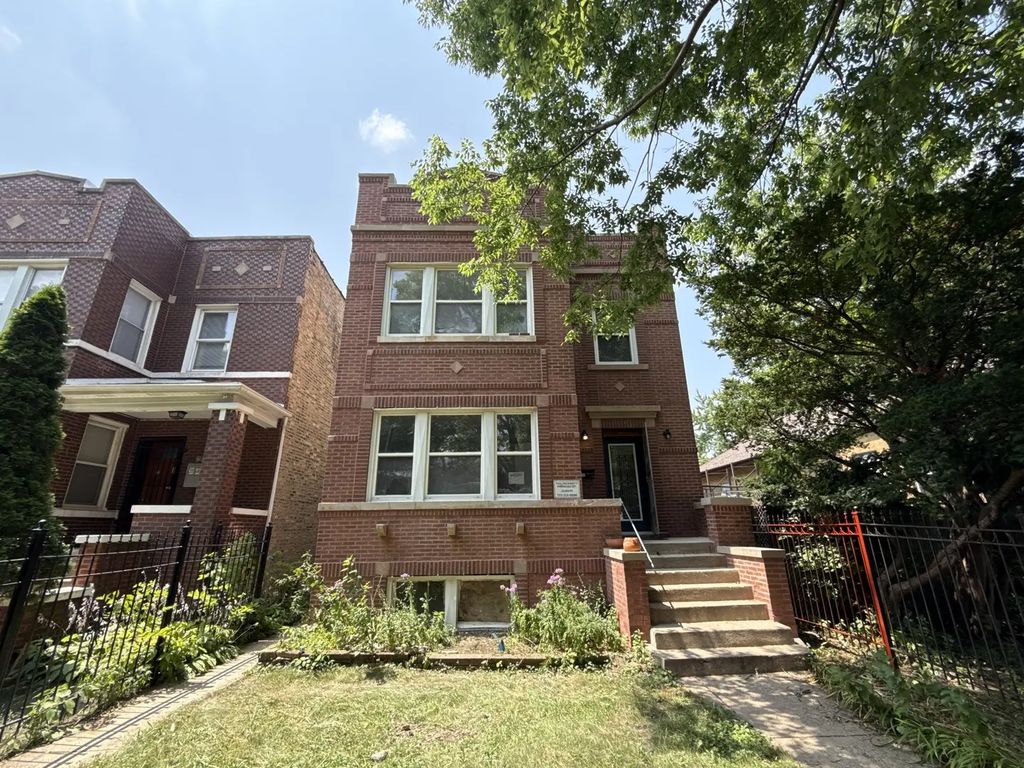 2552 N Austin Avenue 1, Chicago